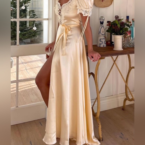 ❌SOLD❌ MIRROR PALAIS UNWRAP ME GOWN - Picture 4 of 17